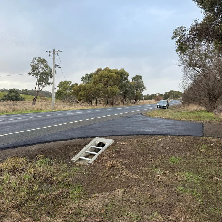 Sealed crossover with culvert